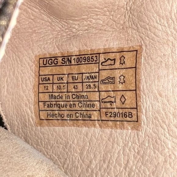 UGG Australia Briella Bronze T-Strap Sandals - Picture 8 of 8